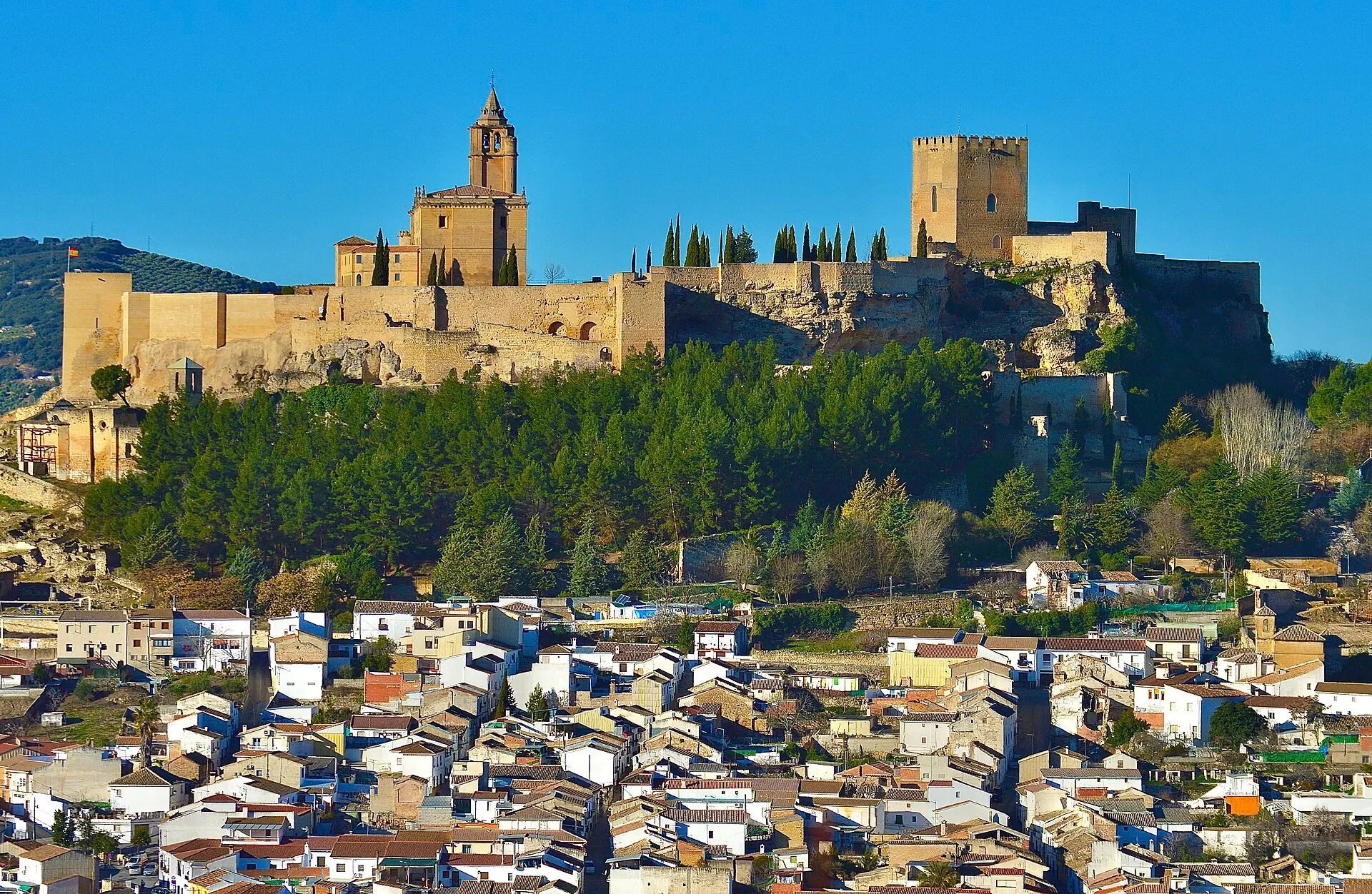La Fortaleza de la Mota sobre su cerro, en Alcalá la Real