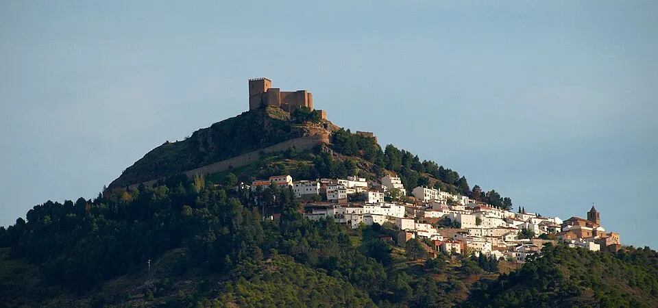 Segura de la Sierra con su castillo